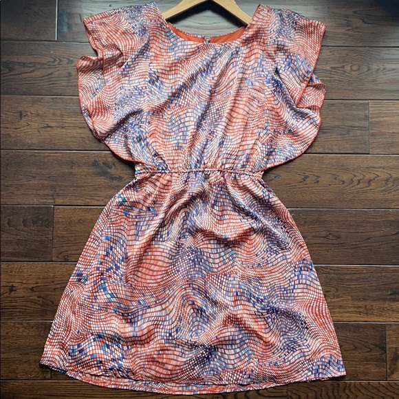 Ezra elastic waist dress flowy angel sleeves - Picture 2 of 10